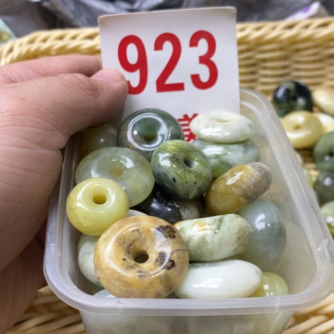 蛇纹石玉挂坠未镶嵌