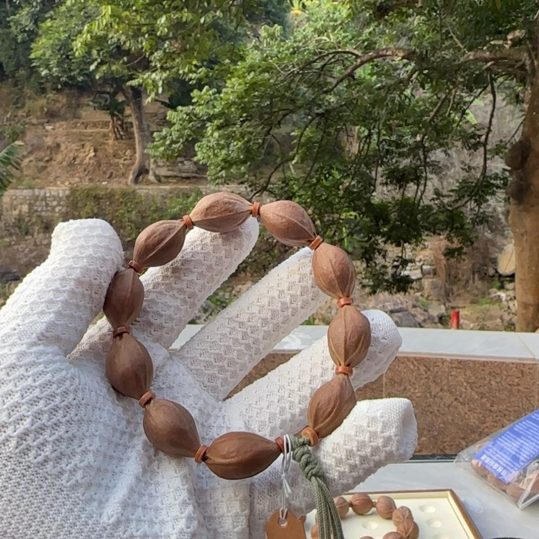 依***古橄榄核吊坠梅林铁核