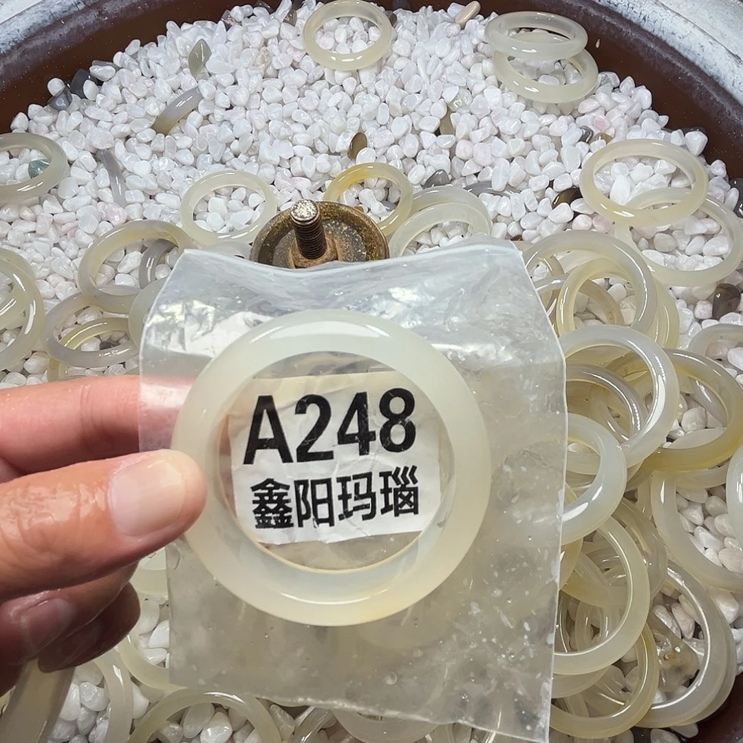 爱***猫手镯玛瑙/玉髓未镶嵌圈口54