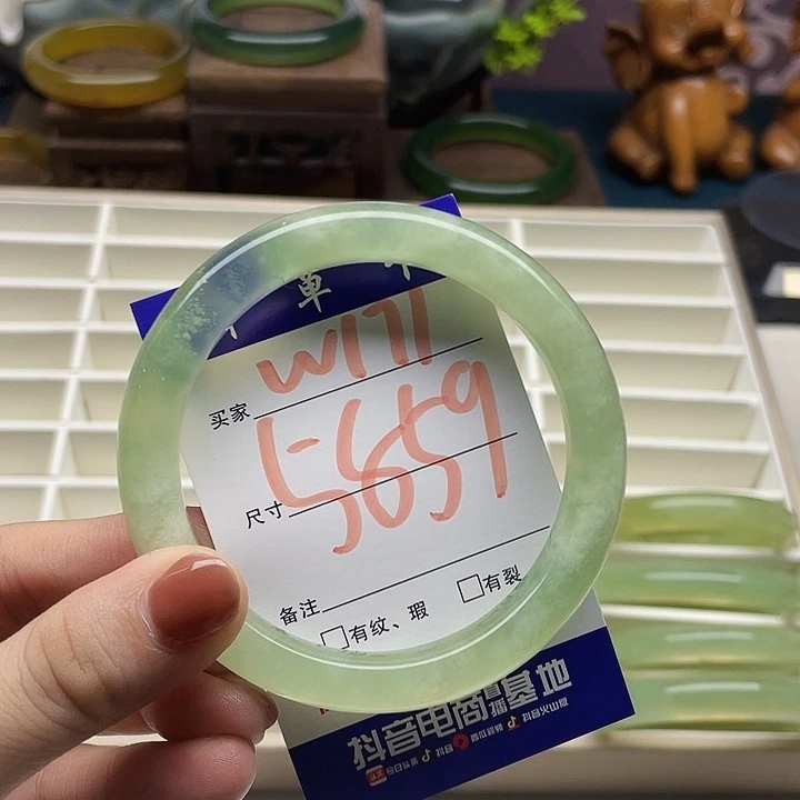 蛇纹石玉手镯未镶嵌