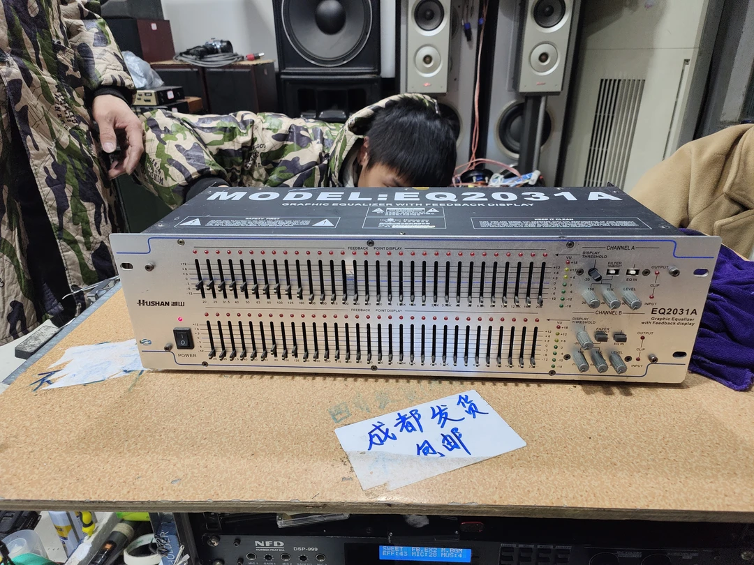 9新  二手湖山均衡器，成色如图（出声，需要维修，不带线材）