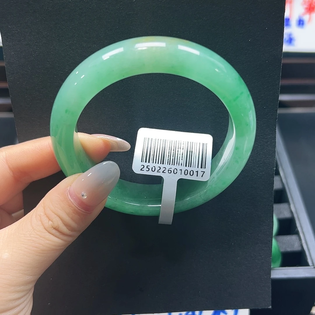 石英质玉（非洲翠）未镶嵌手镯