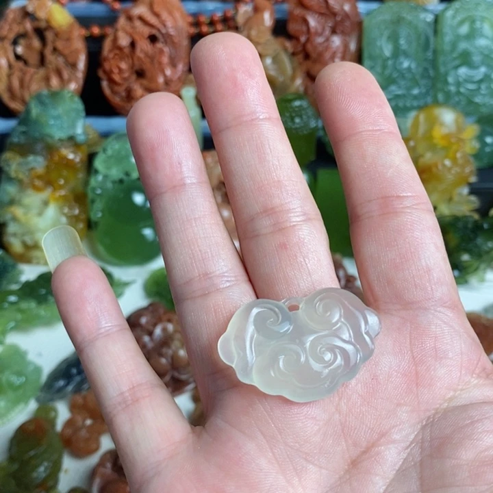 蛇纹石玉未镶嵌颈饰