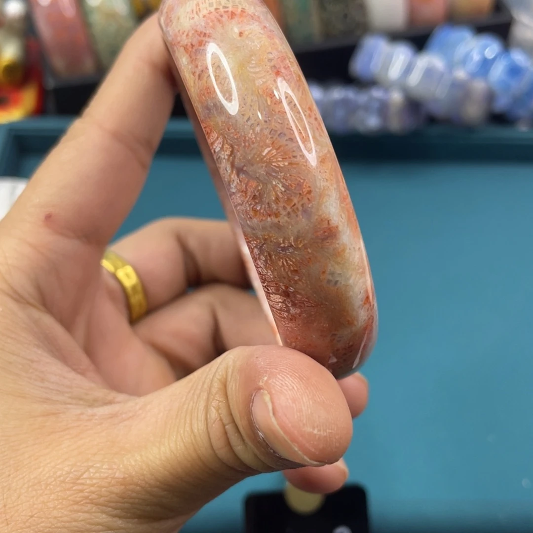 未镶嵌手镯硅化玉