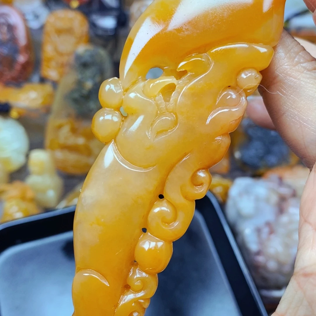 石英质玉（黄龙玉）未镶嵌颈饰