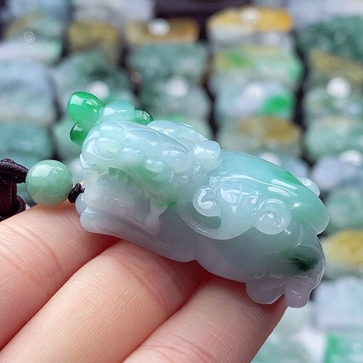 颈饰未镶嵌翡翠天然