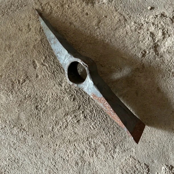 直播间锻打锰钢尖头镐斧单头有瑕疵正常使用