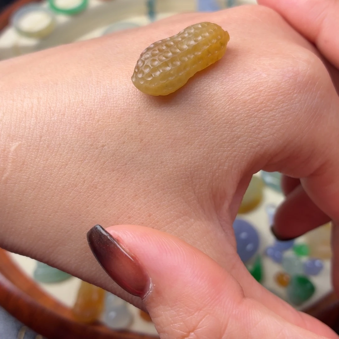 定制翡翠未镶嵌花生