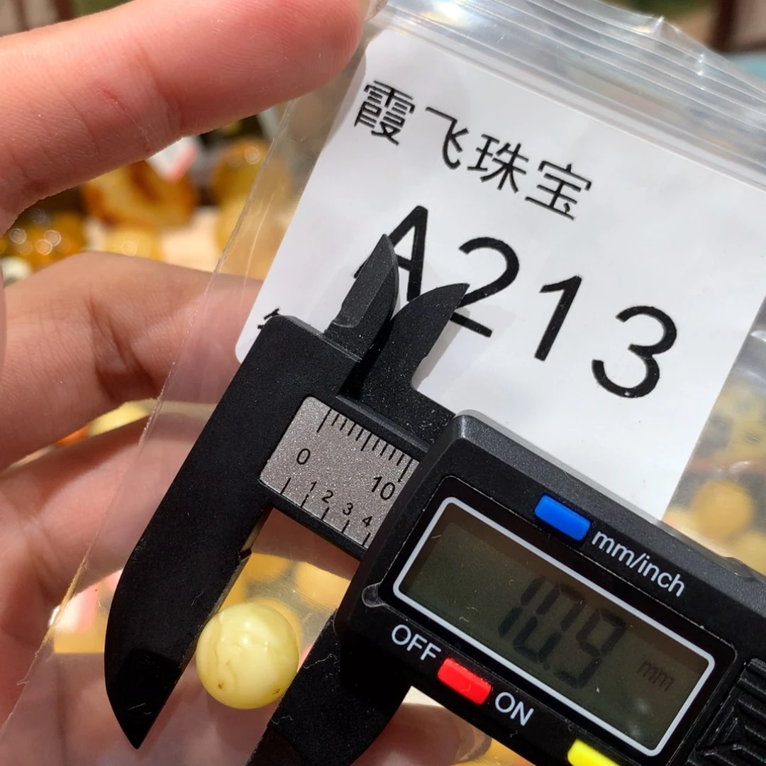 未镶嵌琥珀珠宝奇石