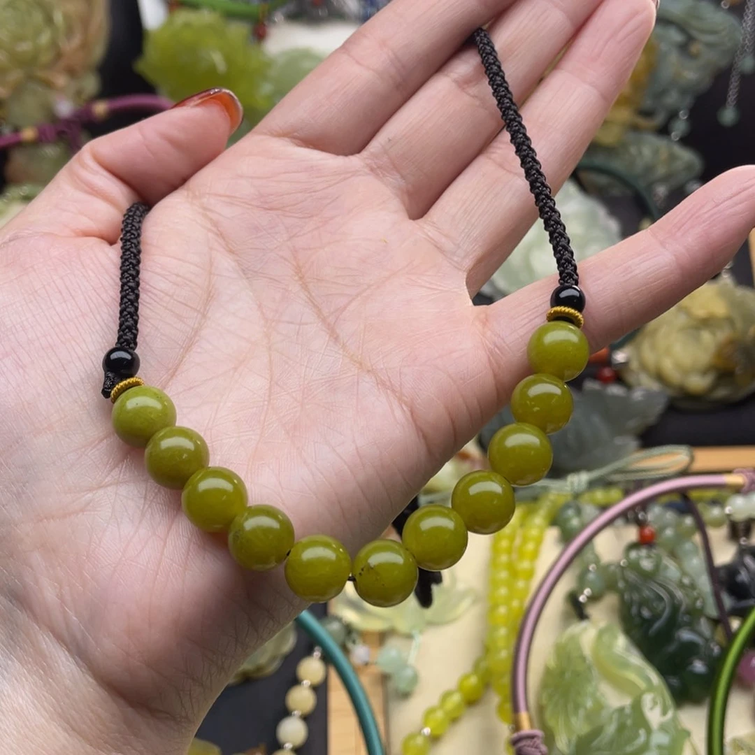 蛇纹石玉颈饰未镶嵌