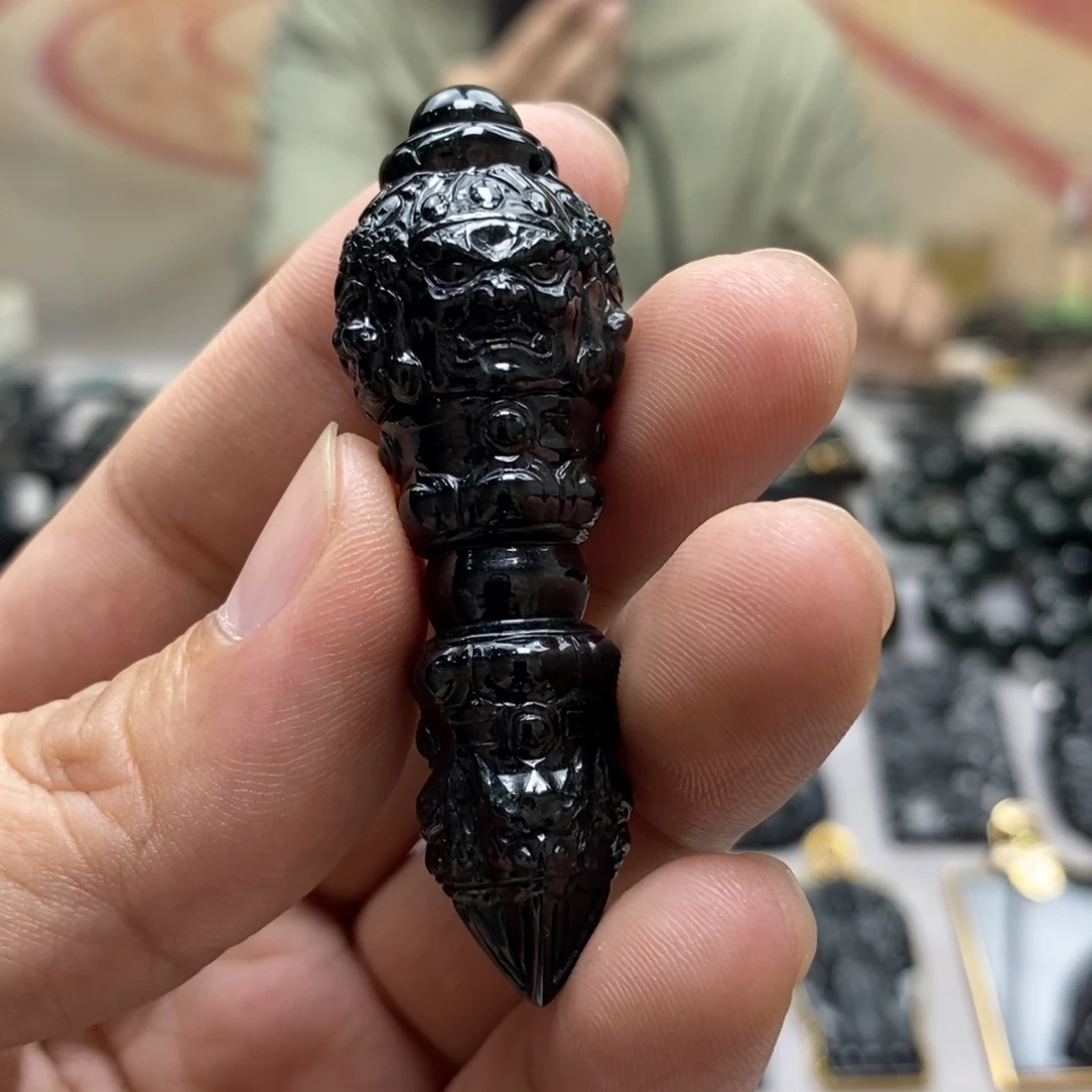 翡翠未镶嵌颈饰金刚杵