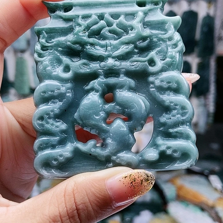 颈饰足铂镶嵌翡翠翡翠