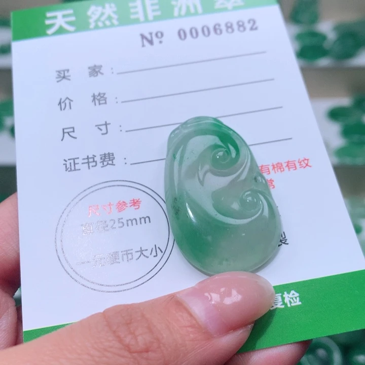 颈饰未镶嵌石英质玉