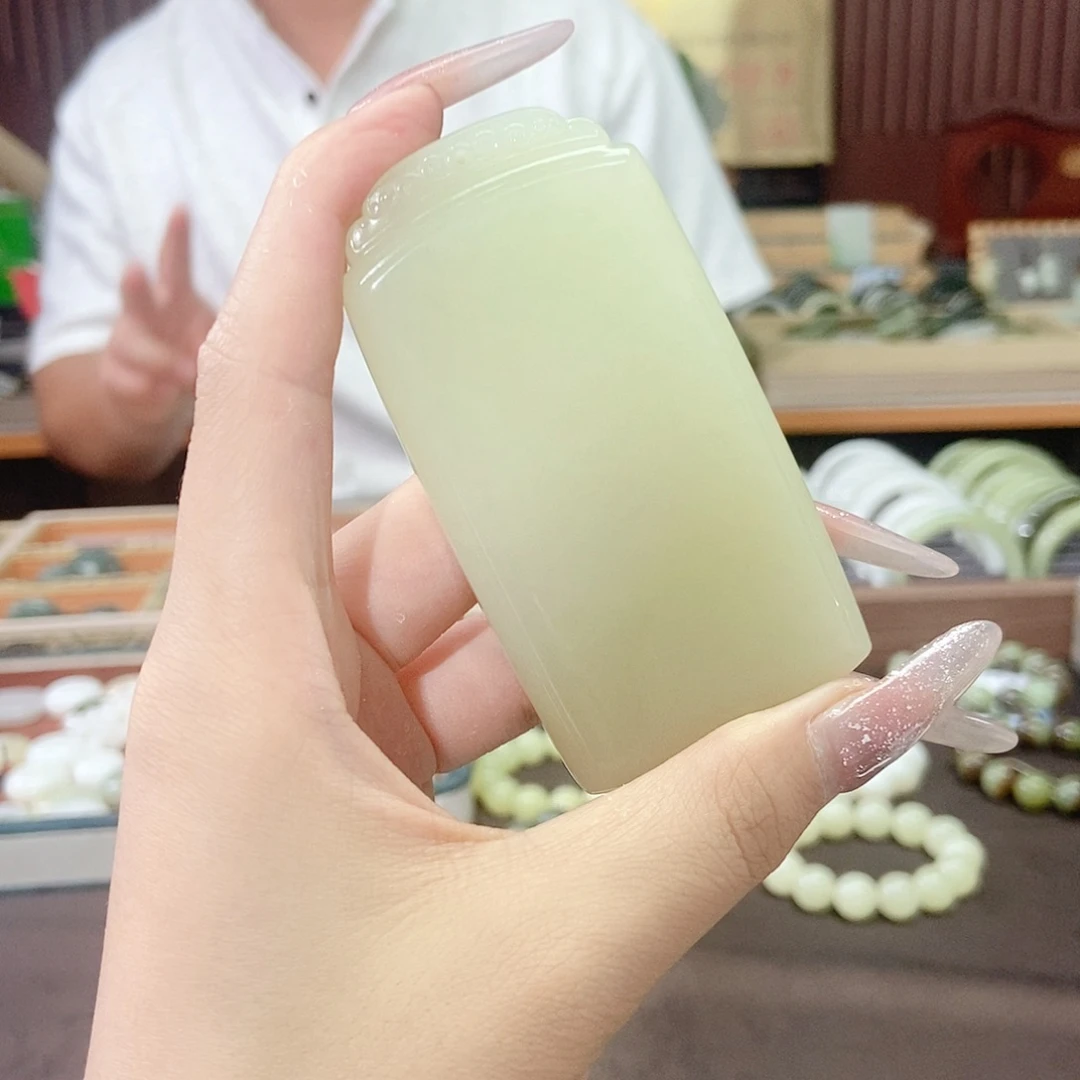 老***虎颈饰未镶嵌和田玉