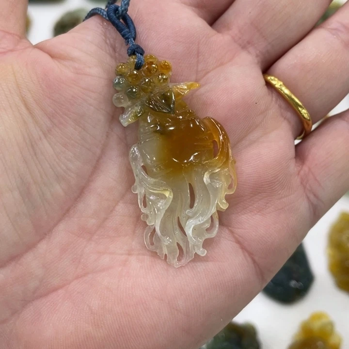 蛇纹石玉未镶嵌颈饰