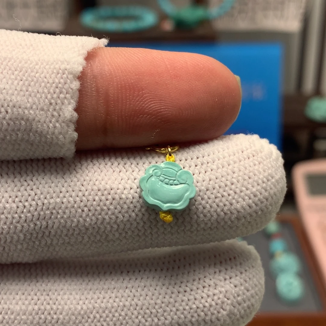 绿松石未镶嵌挂件