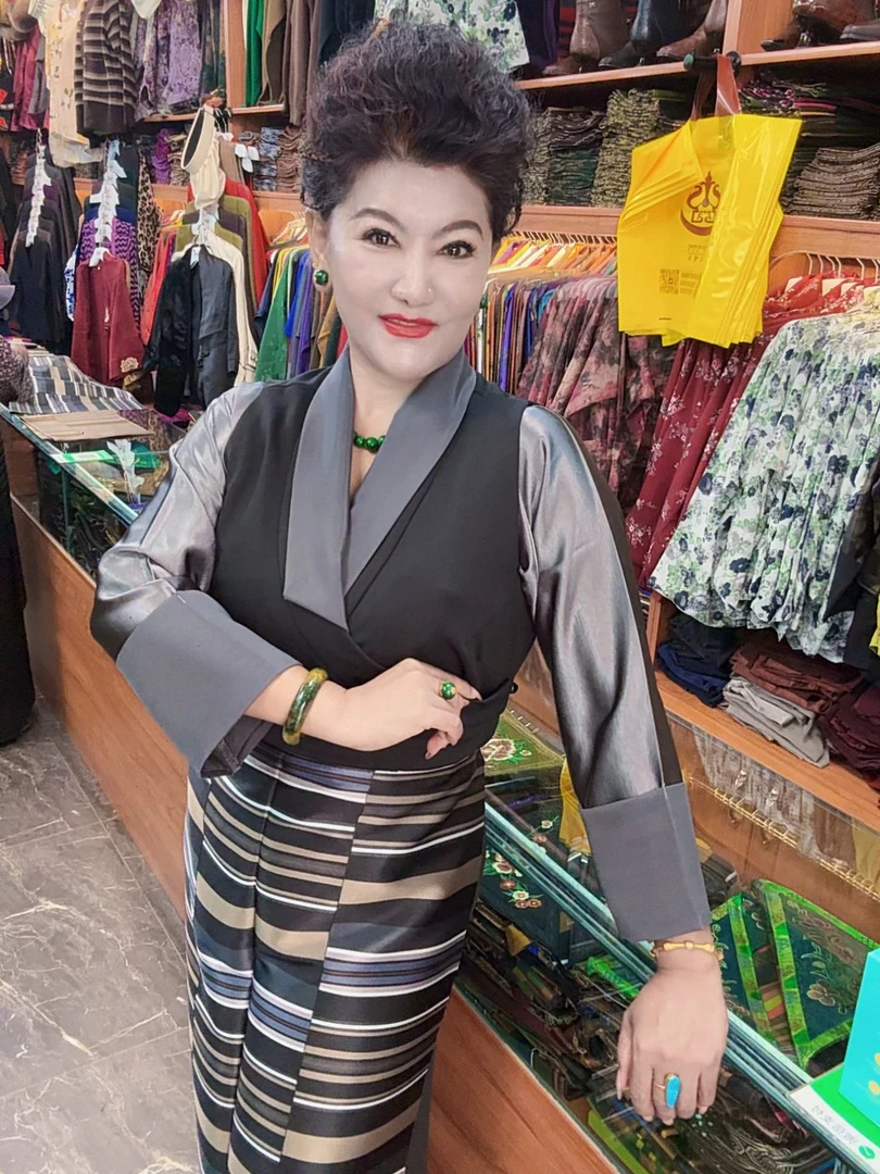 高档纯色衬衫跟邦典两件套（没有藏装）