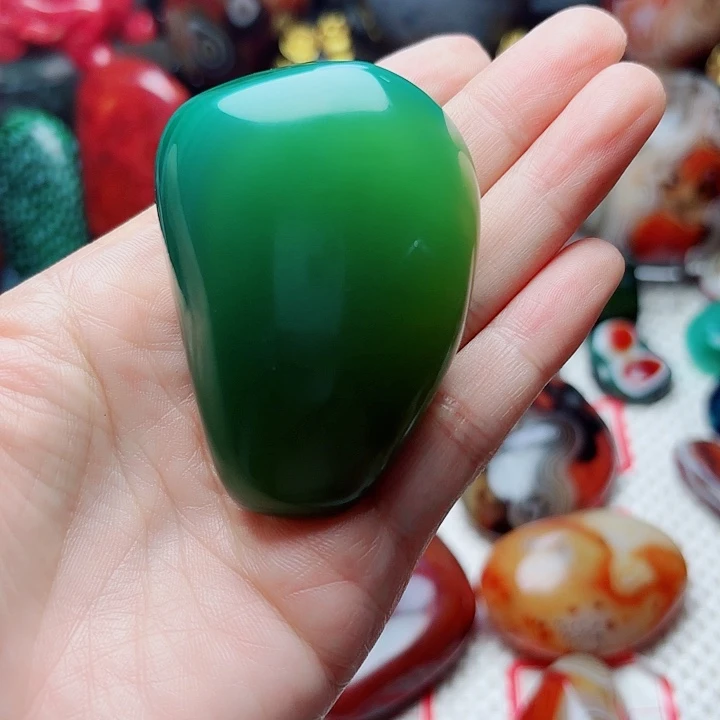 玉***玉玛瑙/玉髓未镶嵌珠宝半成品