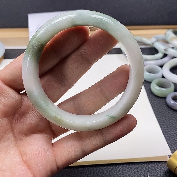 翡翠未镶嵌手镯62.5