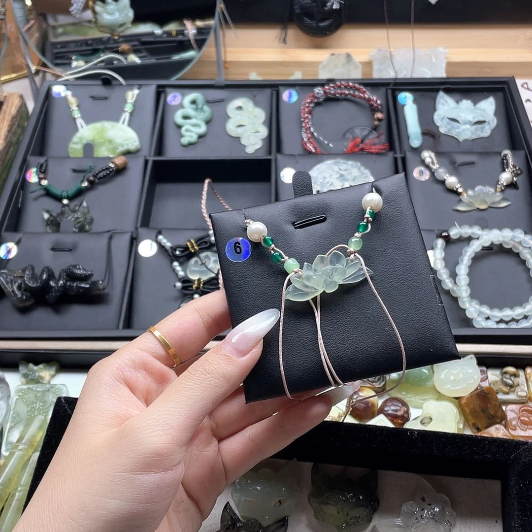 蛇纹石玉未镶嵌颈饰