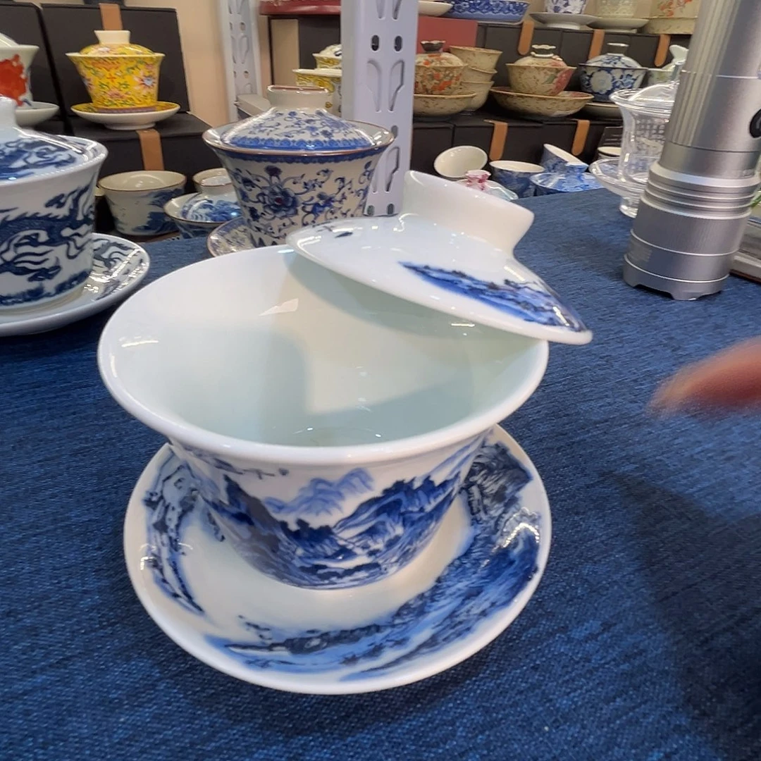 这些盖碗很漂亮！！！