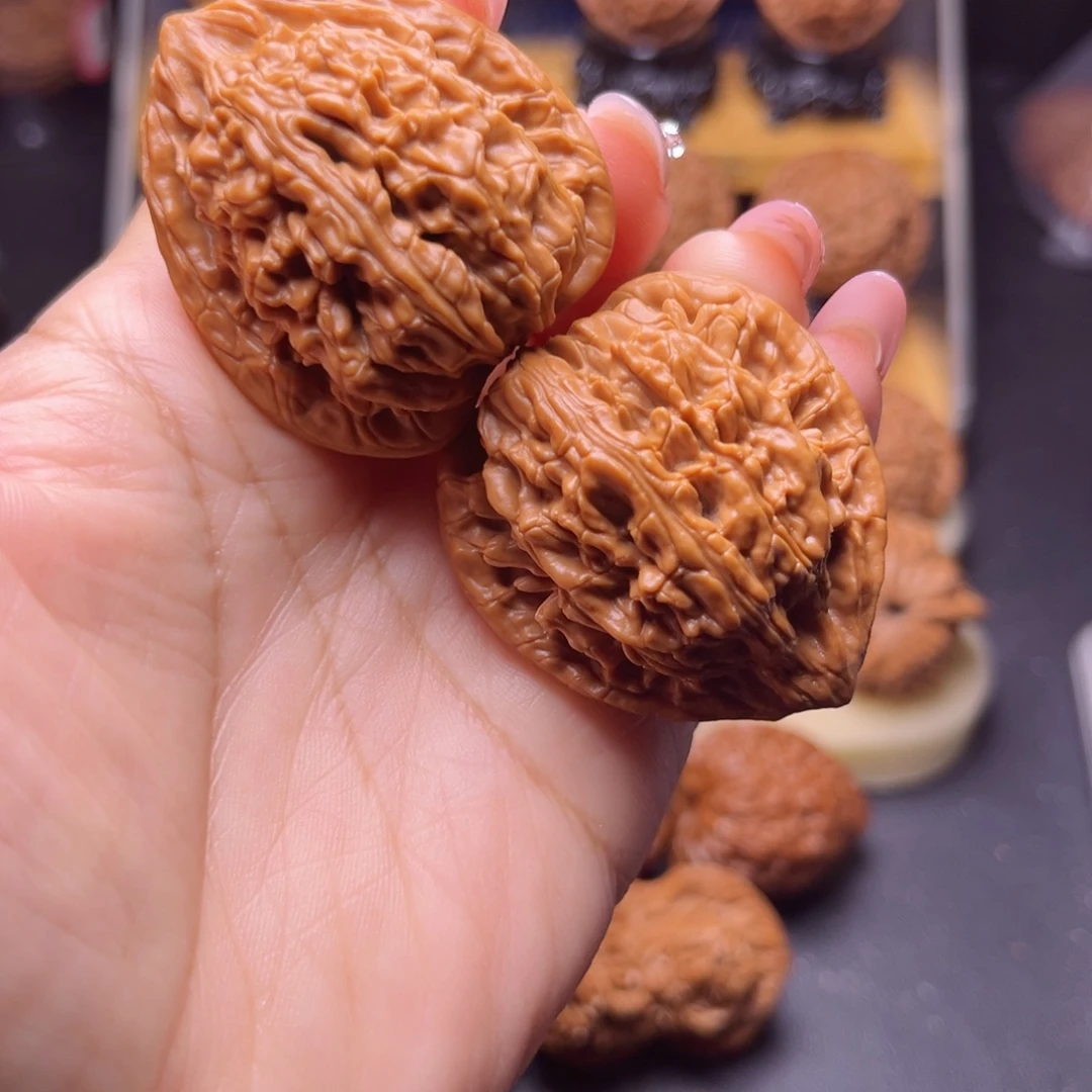 文玩核桃吊坠平谷虎头王