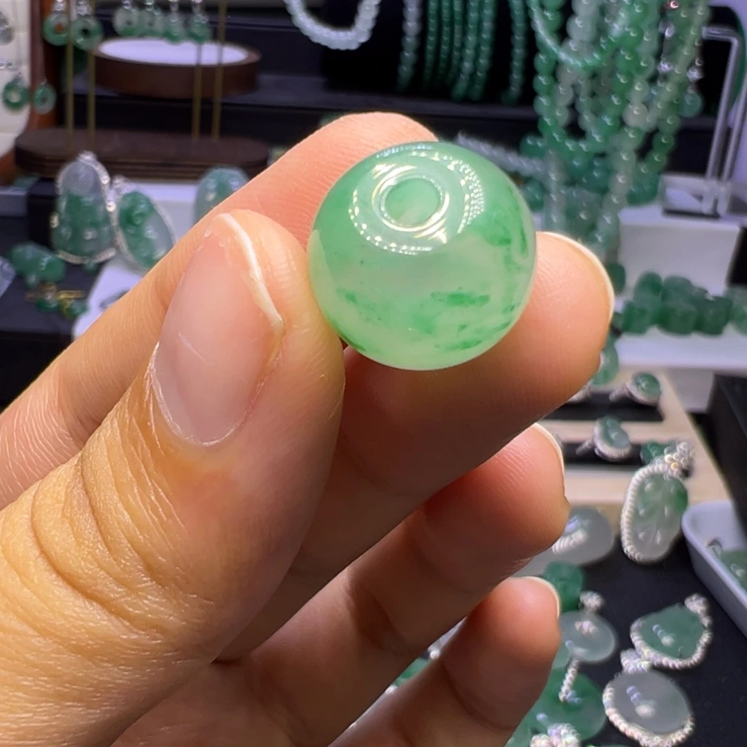 石英质玉未镶嵌颈饰