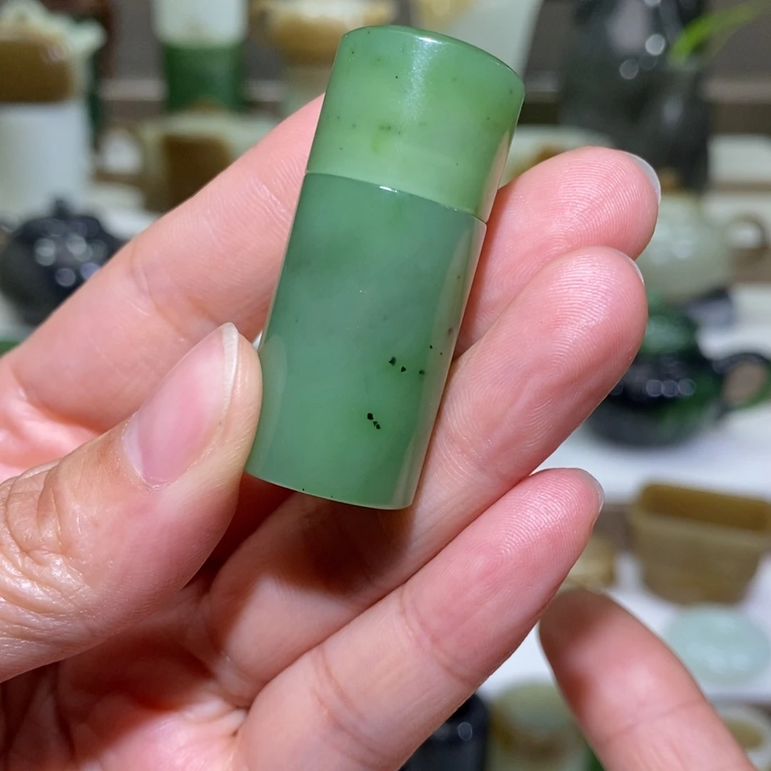 和田玉把件未镶嵌碧玉小桶