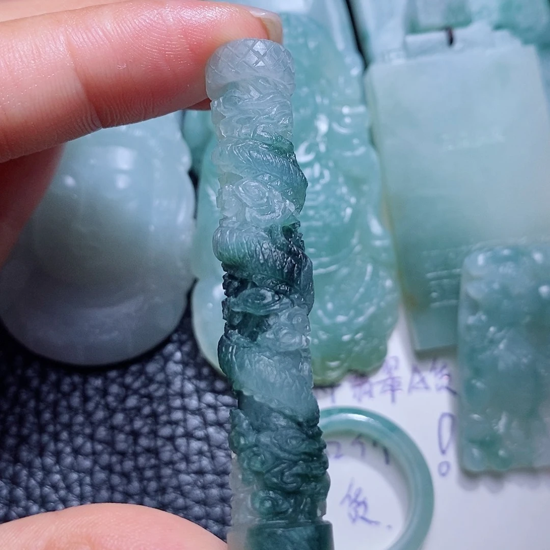 未镶嵌定制翡翠毛货付款后确认抛光