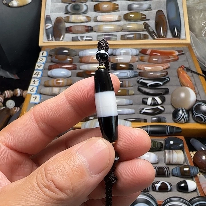 玛瑙/玉髓未镶嵌吊坠(不含链)有瑕丝