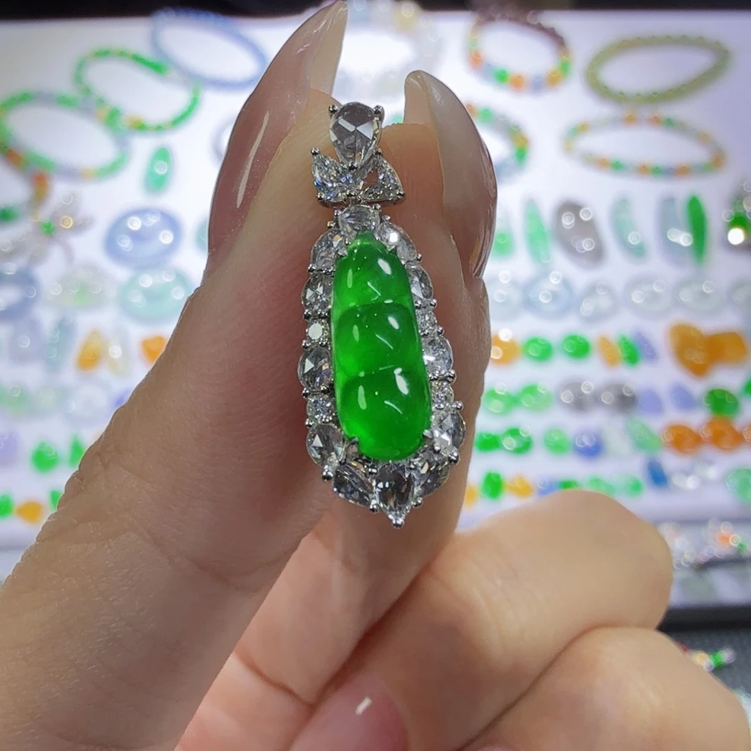 翡翠18K金镶嵌颈饰玻璃绿豆（小龙石种，推推荐）