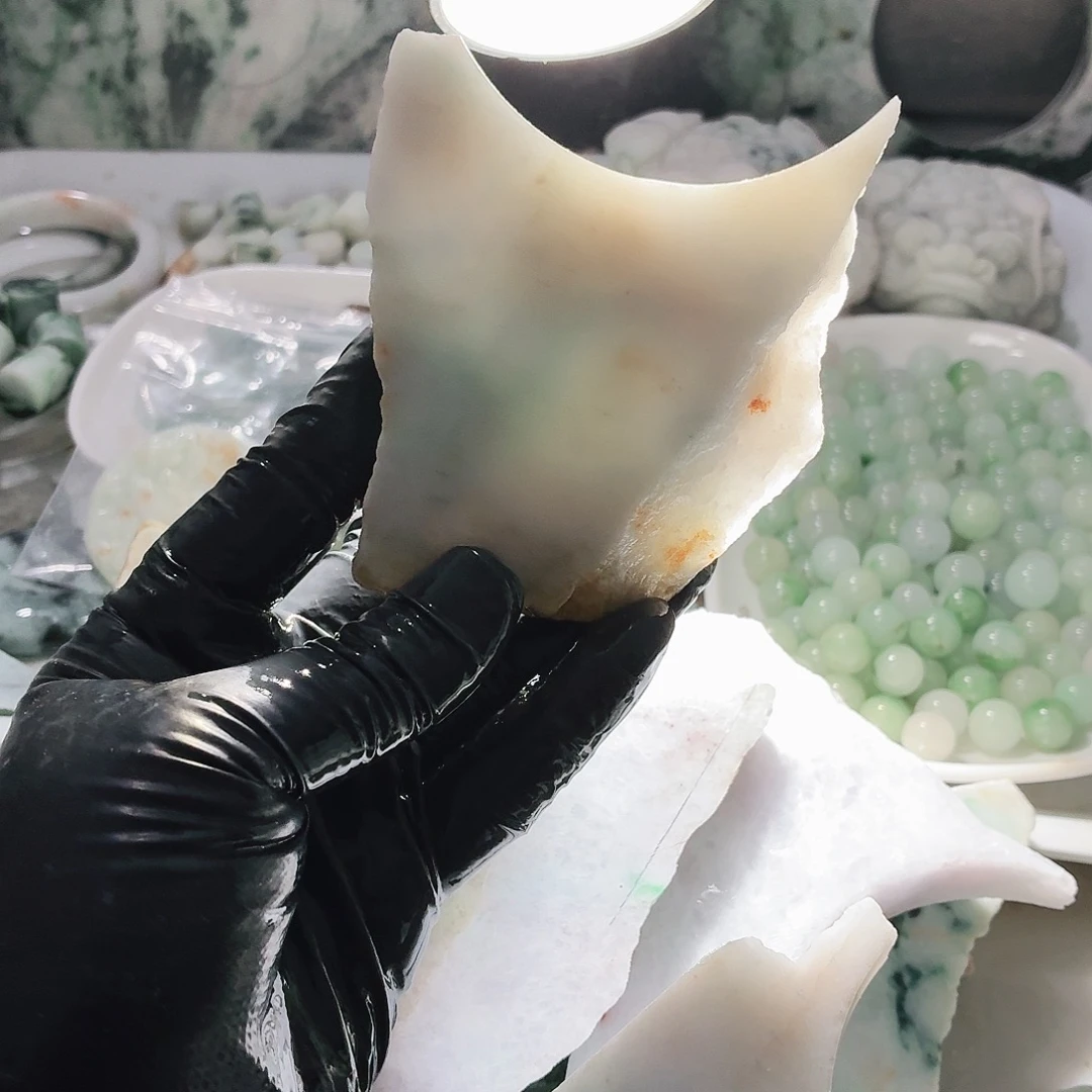 翡翠未镶嵌颈饰边角料