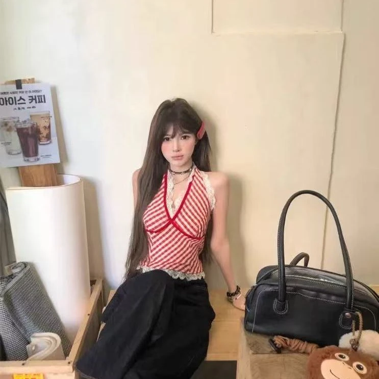 kumikumi纯欲风蕾丝花边挂脖背心女夏季性感V领显瘦红格子打底衫