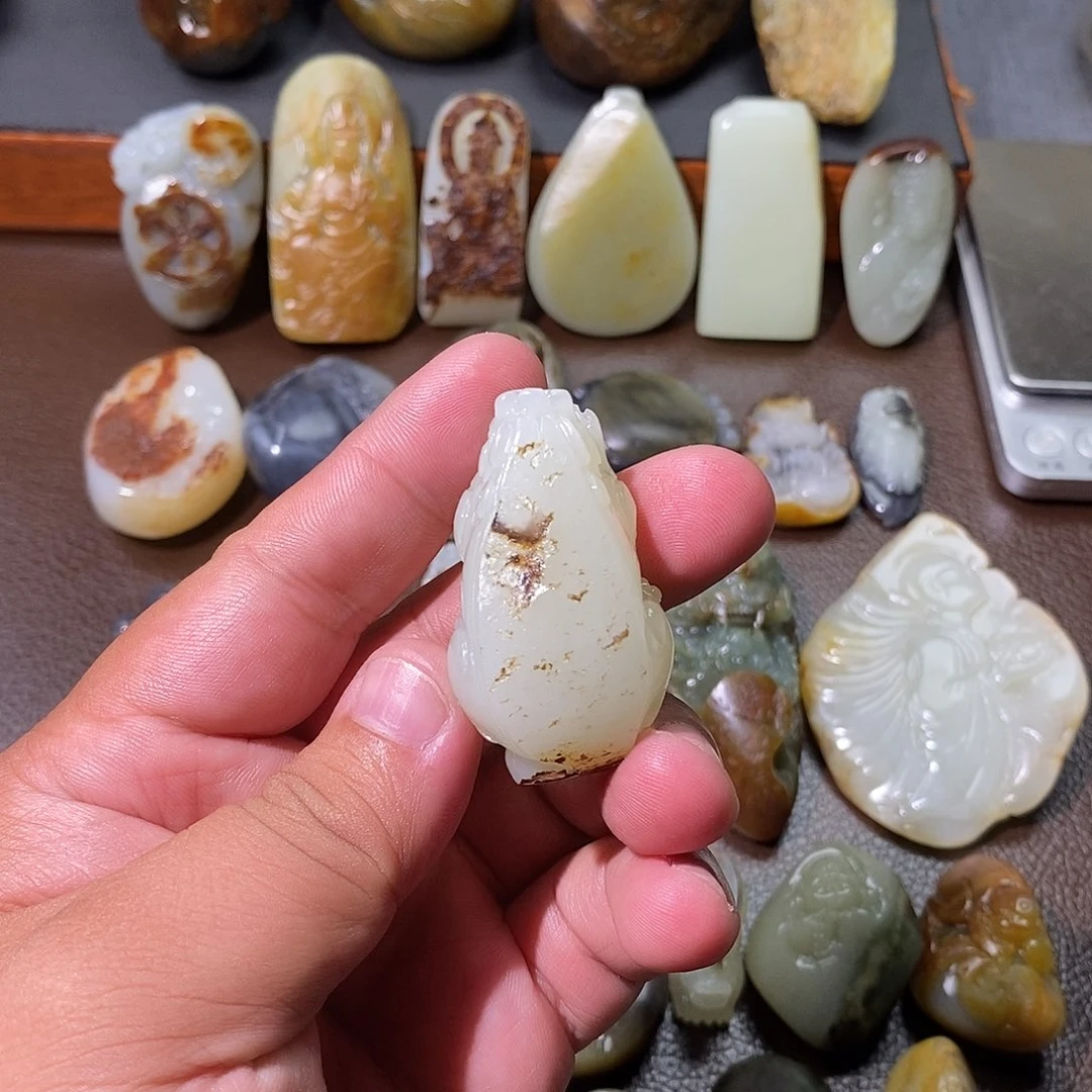 歪***德和田玉未镶嵌颈饰