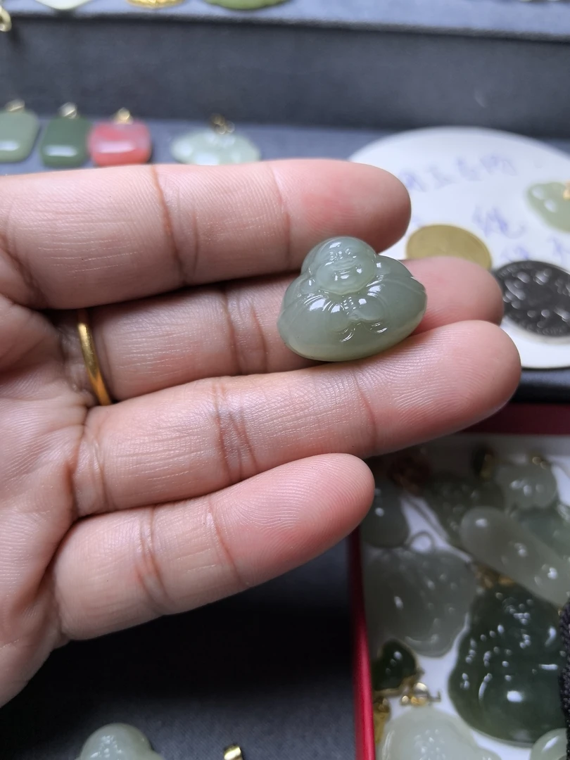 和田玉  18 *22*11 抱抱佛