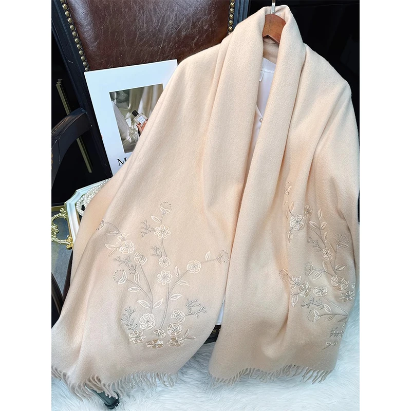 轻奢品牌高级感刺绣羊毛围巾女2025秋冬新款时尚百搭保暖披肩礼盒