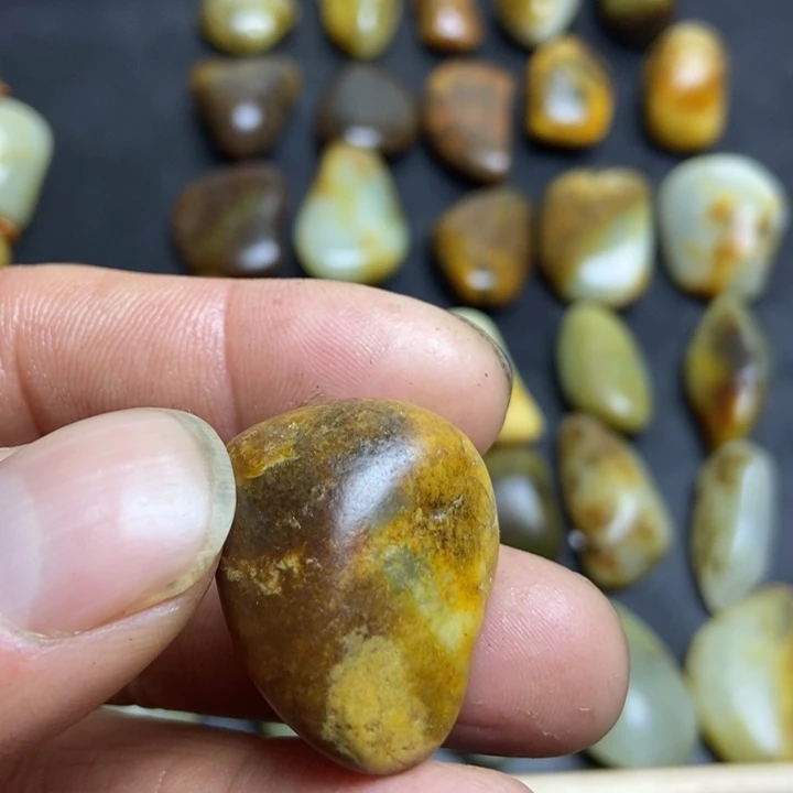 名***剑和田玉（糖玉）未镶嵌珠宝奇石