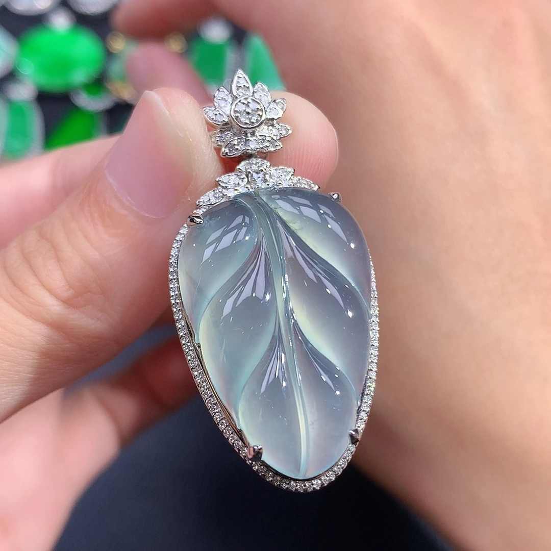 颈饰18K金镶嵌翡翠