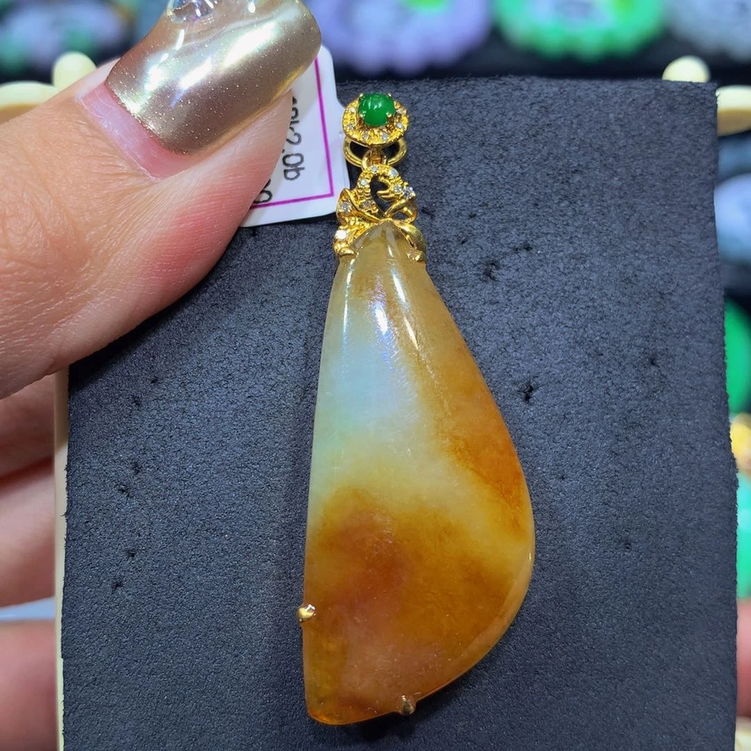 翡翠18K金镶嵌颈饰翡翠