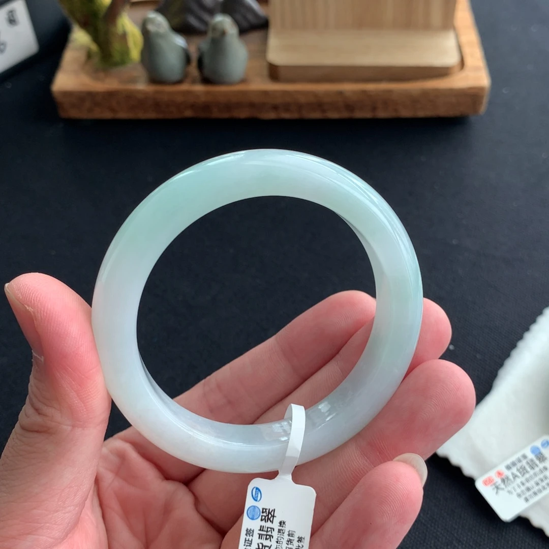 翡翠未镶嵌手镯圈口5556