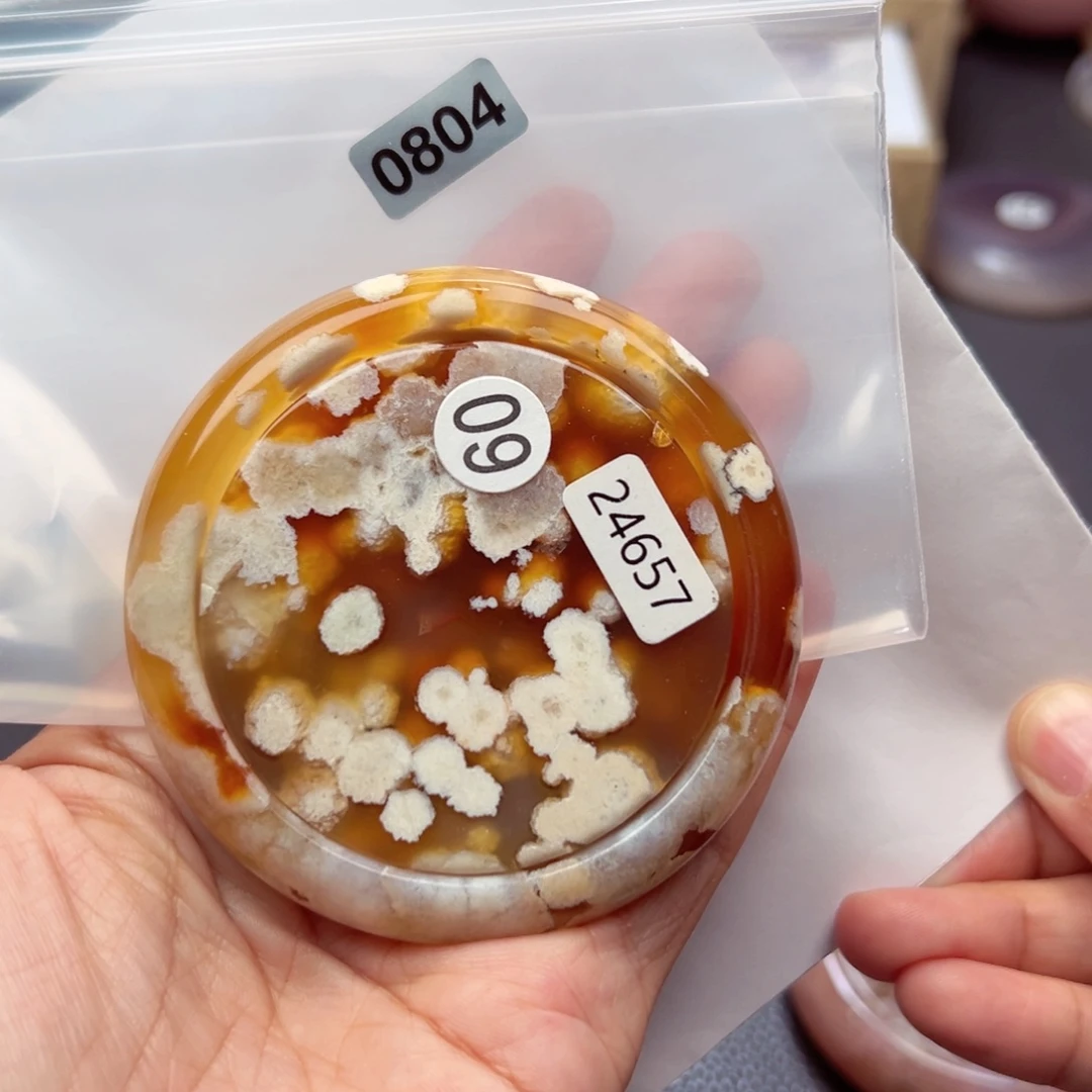 未镶嵌手镯玛瑙/玉髓周****?