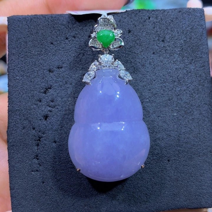 翡翠18K金镶嵌颈饰翡翠