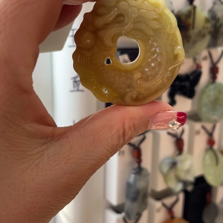蛇纹石玉颈饰合金嗯