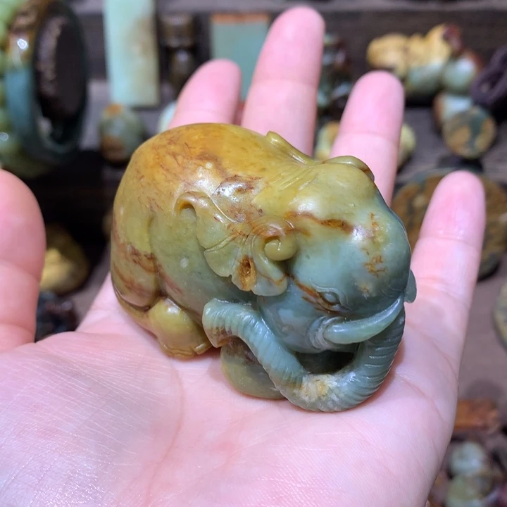 未镶嵌岫岩河磨玉（透闪石质玉）挂件