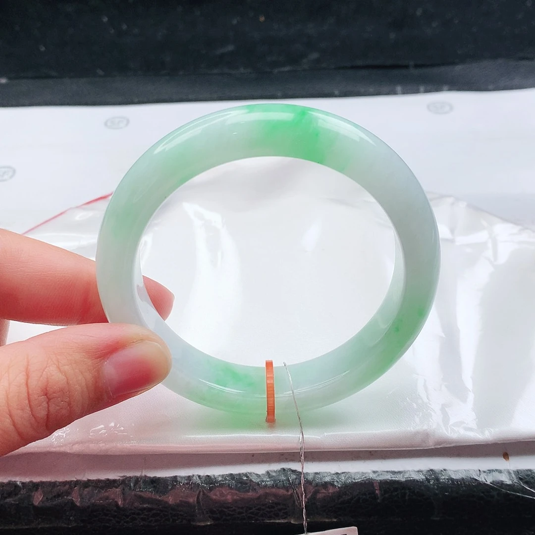 翡翠手镯未镶嵌57圈口