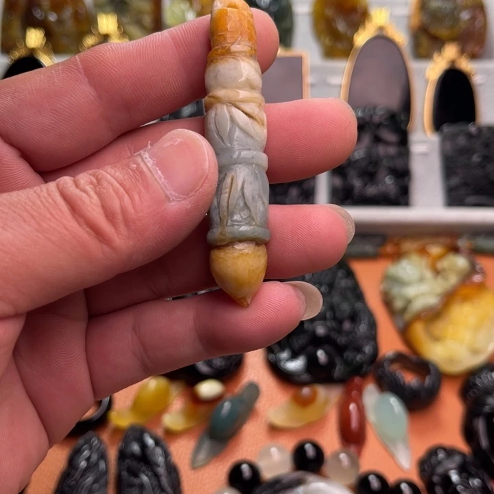 蛇纹石玉未镶嵌颈饰