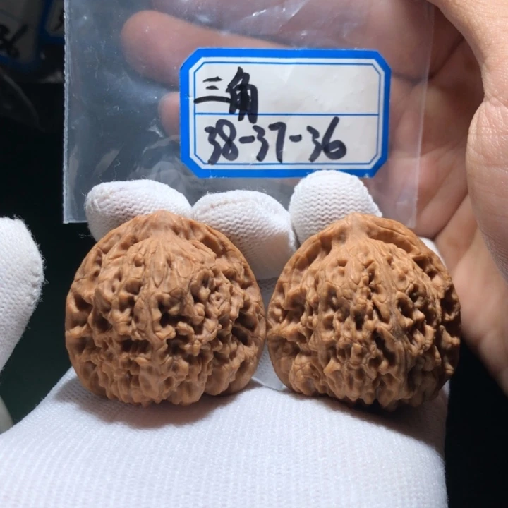 文玩核桃吊坠南疆三角21