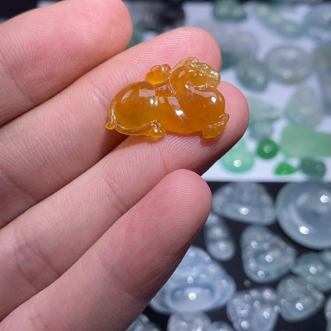 翡翠未镶嵌颈饰唐马