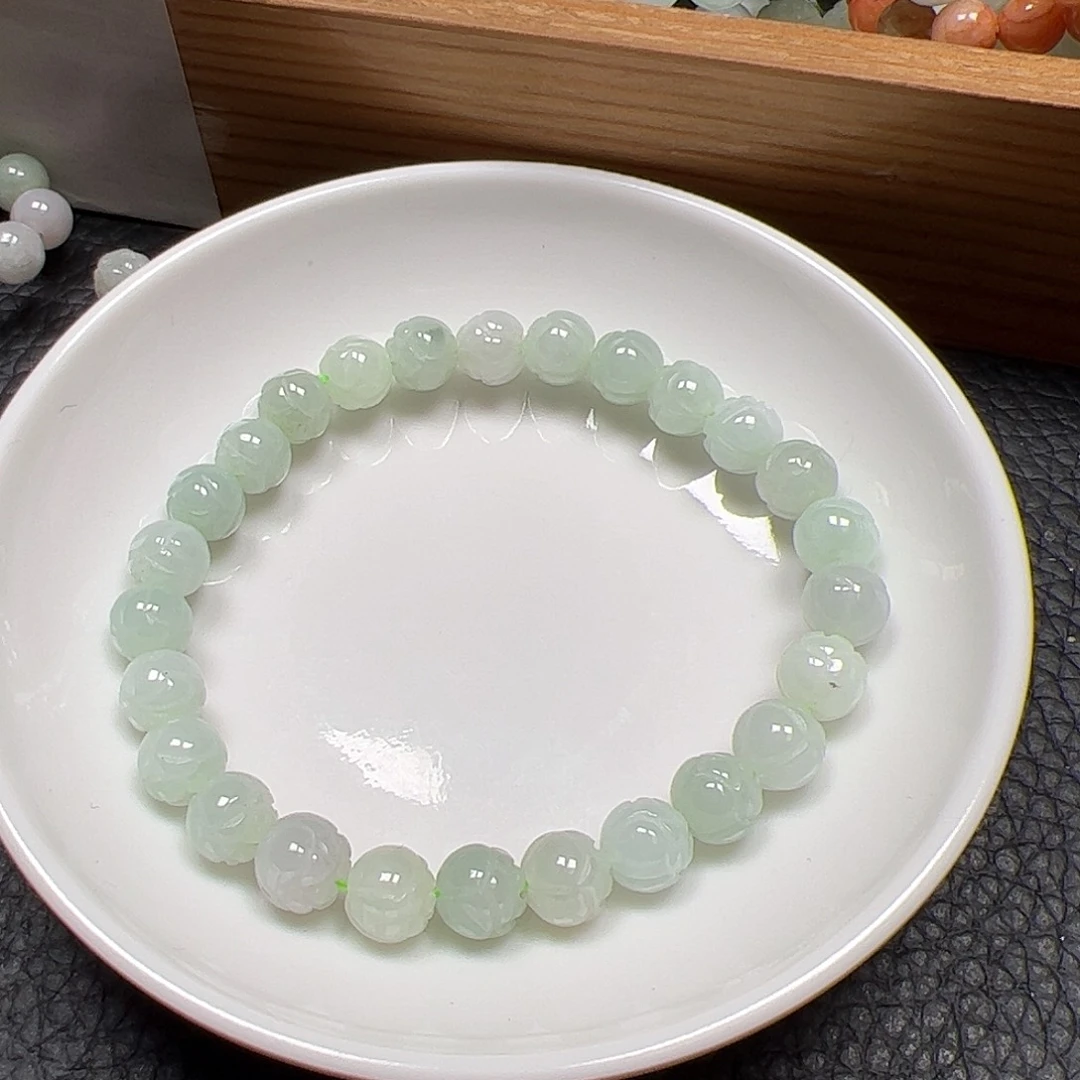 沃***e翡翠未镶嵌手链货主老年，卡7.6
