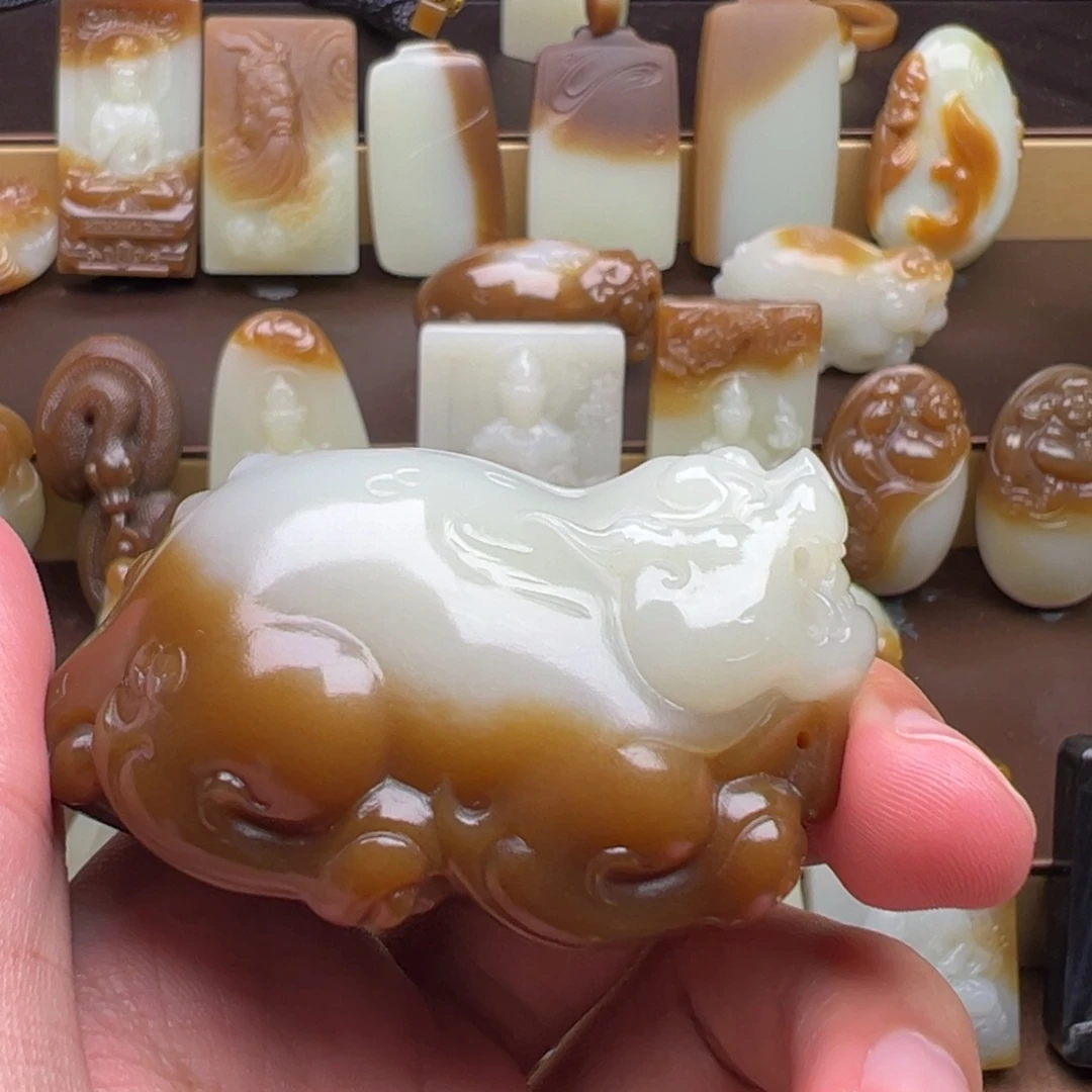 ****空颈饰未镶嵌和田玉（糖玉）